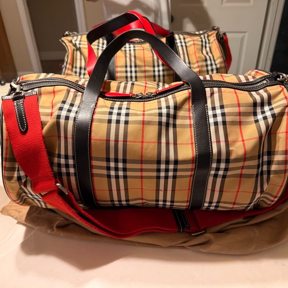100% Authentic BURBERRY Large Vintage Check & Leather Barrel Bag - Free Shipping - Picture 15 of 16